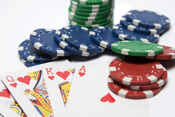 4 Warning Indicators Of Your Play Poker Online Demise