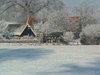 Nederlandse boerderij in de sneeuw