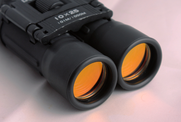Binocular with red lens