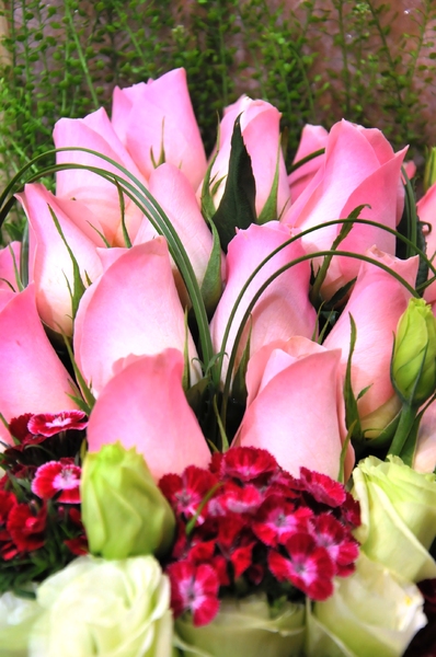 rose floral arrangement
