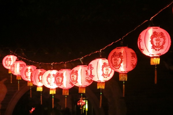 night red lanterns