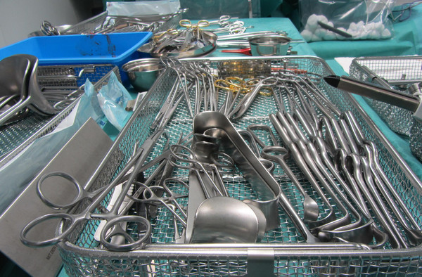 Surgical instruments: Table with surgical instruments, mostly hooks, in an operation room