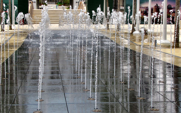 fountain fun3b4: pavement fountains in Singapore