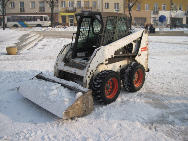 Snow bulldozer