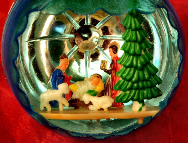 bauble nativity1