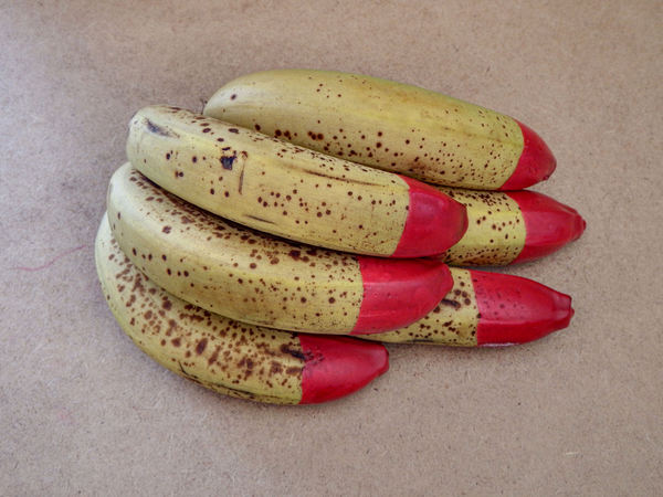 ripe red tipped bananas2
