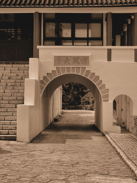 arched entrance1c