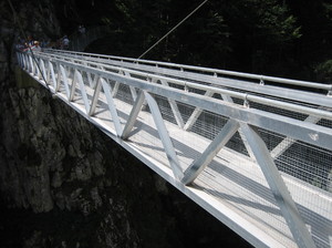 puente sobre leutaschklamm