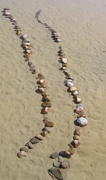 Underwater cobblestone route