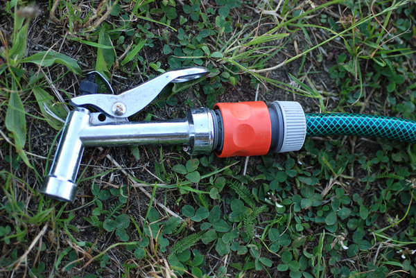 Connector to garden hose pisto