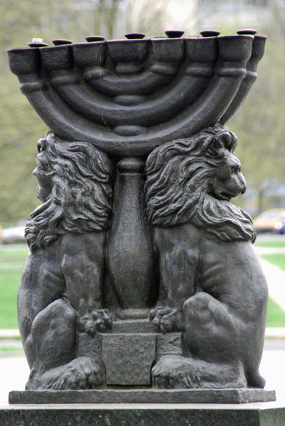 Jewish candlestick with lions 