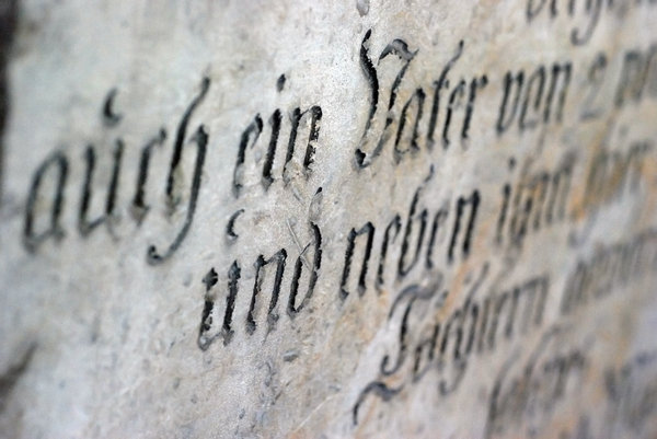 Gothic german script - close-u