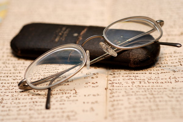 Spectacles 5: Correction lenses on old german handwriting