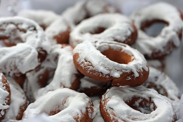 Ring-shaped pastry