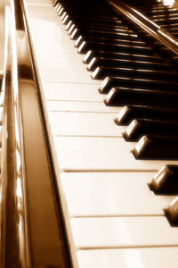 piano in monochrome
