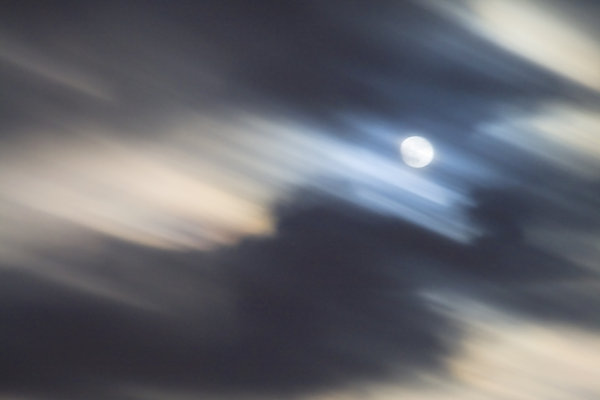 Luna_1: The moon late in the night