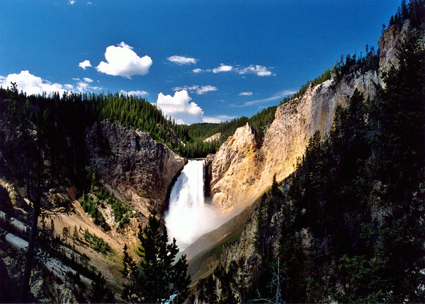 yellowstone falls: upper falls (yellowstone)