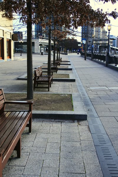 Canary Wharf - Walkway