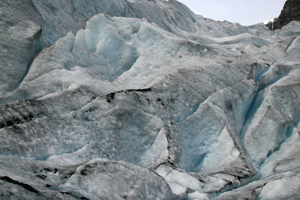 Glacier fractures