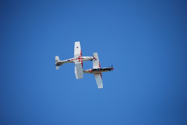 Acrobatic propeller airplanes