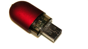 czerwony klucz USB