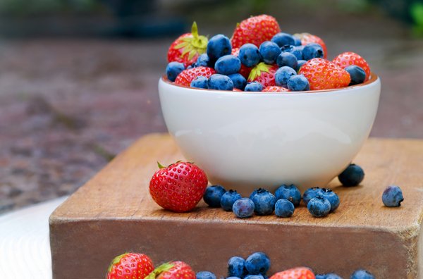 Summer fruit: strawberries and blueberries