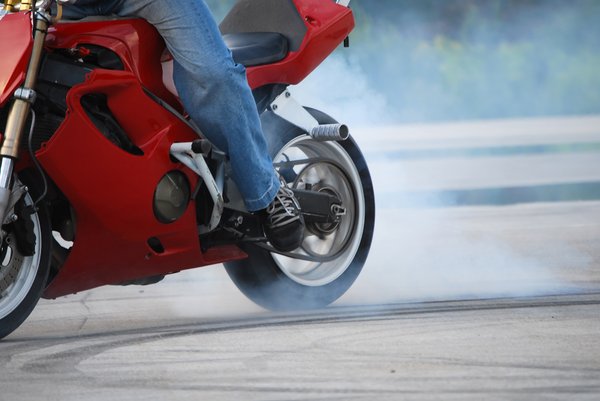 Motorcycle stunter tyre burnou: Motorcycle stunter tyre burnout