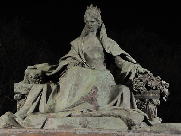 Erzsebet: Erzsebet Kiralyne - Queen Elisabeth - Hungary with the liberty statue in the background.