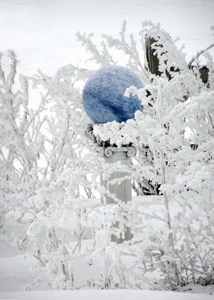 Blue Gazingball in the Snow