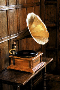 Grunge gramophone: An old gramophone (with an ink outline filter) in a house in Somerset, England.