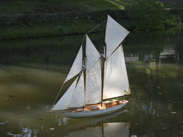 Model yacht