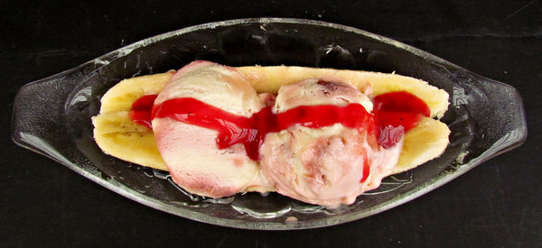 banana split11: the making of a banana split ice cream sundae