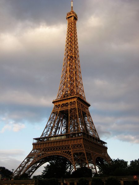 eiffel tower: Paris, France