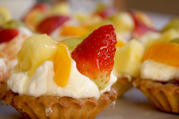 delicious dessert: cakes with fresh fruits and cream