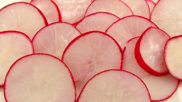 round red radishes