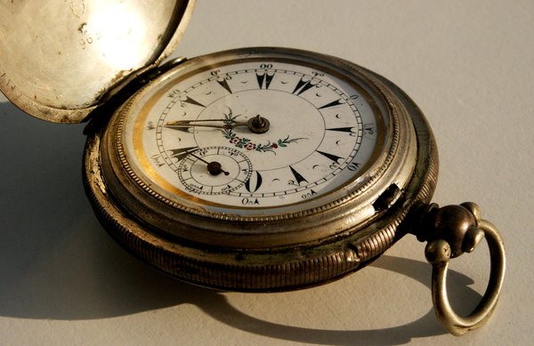 Lost in time: Old pocket watch with a missing arm