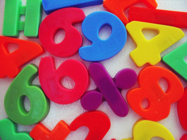 toy numbers: Colorful toy magnetic numbers / digits
