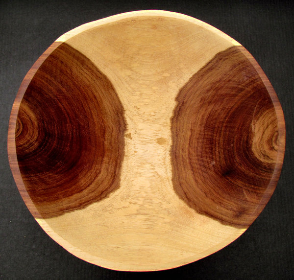 African handcrafted bowl: handmade wooden African bowl of combined wood grains