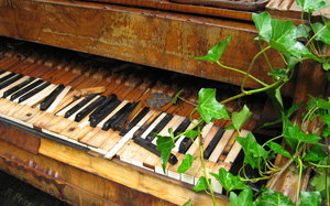 Piano in Decay