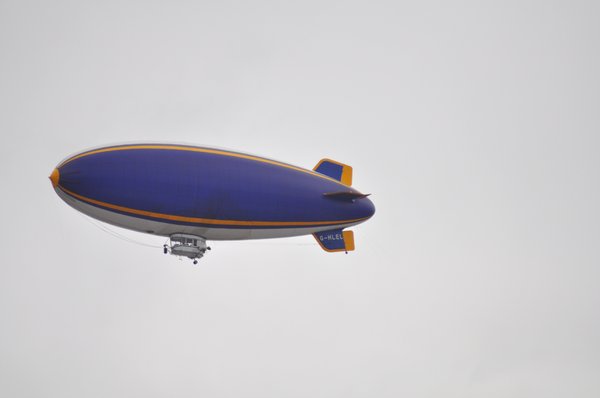 Zeppelin airship: no description