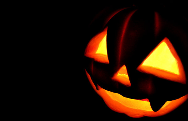 Halloween Pumpkin: A cool shot of my little evil halloween pumpkin. I love this guy, looks so sinister. He he he. 