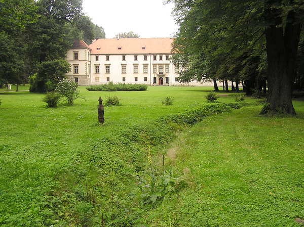 Castle in Sucha Beskidzka: Renaissance castle wit the gardens.