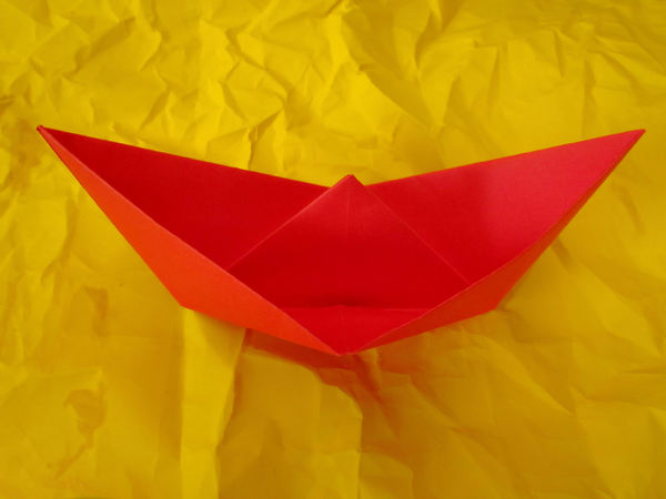 red origami boat1
