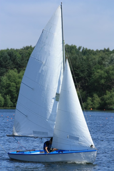 Sailing dinghy