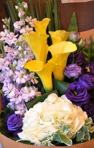 flower arrangement: flower arrangement