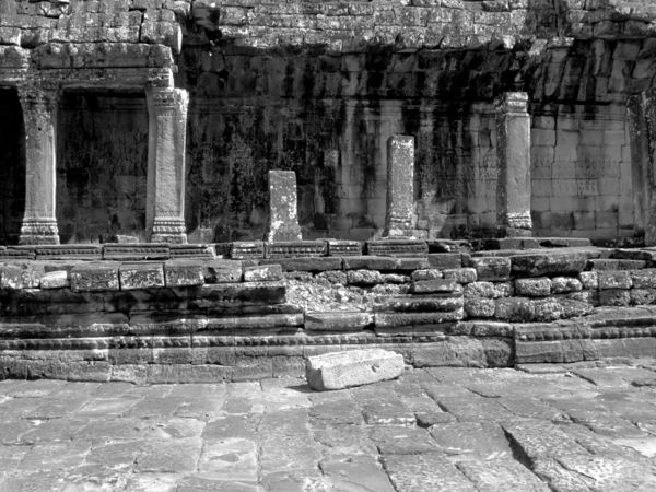 temple pillars3