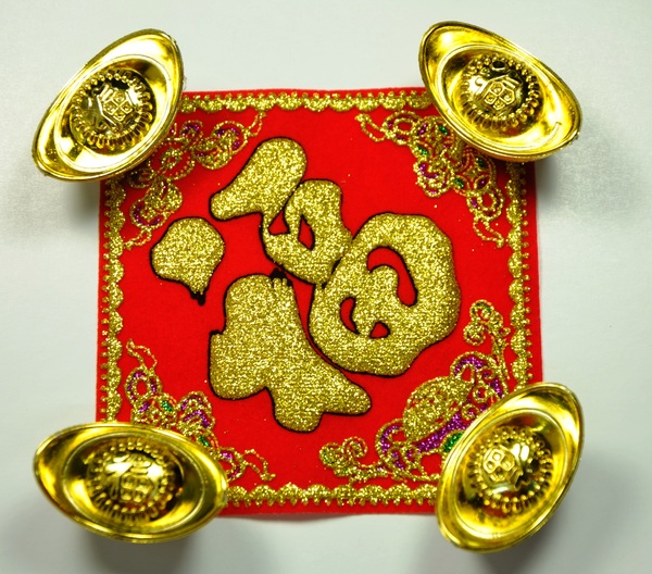 gold chinese decorations