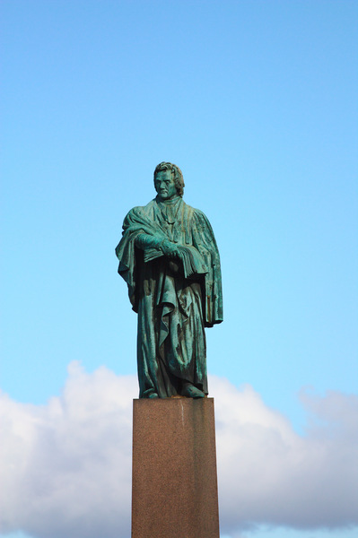 Edinburgh statue