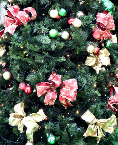 Christmas tree decorations8