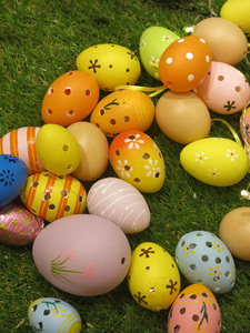 coloridos huevos de Pascua